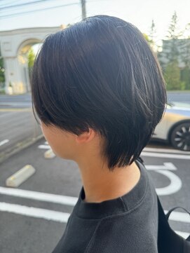ヘアーデザイン サンライズ(Hair Design SUNRISE) センター分けショートボブ