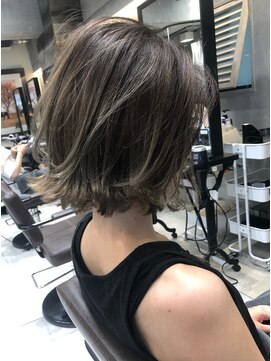 トルネード(TORNADO) ミニボブ外ハネハイライトバレイヤージュ