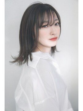 リリー(RILLY) 大人女子のピュアストレートミディ