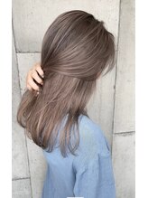 【ママさんからも人気！】気になり始めた白髪にもハイライトがおすすめ