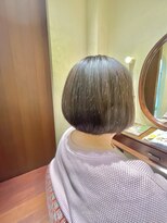 エルサフィロ ヨドヤバシ(el zafiro yodoyabashi)&nbsp;【el zafiro yodoyabashi】首周りスッキリミニボブスタイル