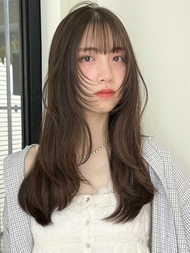 ローネス(LONESS) ふわっと動くレイヤーカットとくすみベージュで柔らかさを