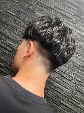 プレミアムバーバー 原宿店(PREMIUM BARBER produce by HIRO GINZA) ツーブロックフェードセンターパート