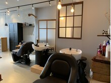 畔にの雰囲気（フルフラットなシャンプー台でヘッドスパもゆっくり施術可能♪）