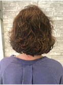 クセ毛風パーマスタイルスパイラルミディアムブラウンカラー