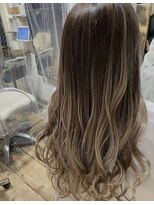 エルア(elua) 大人可愛いグラデーションカラー外国人風ウェーブ6dエクステ