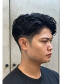 大人ビジネスパーマ　エリートサラリーマン　刈り上げ