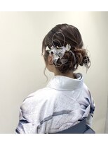 タイト×ふわふわシニヨン