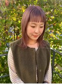 ショートバングにペールピンク