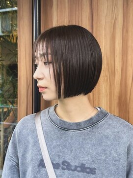 エルナ(ELNA) 顎ラインのぱつっとしたミニボブ×ダークブラウン