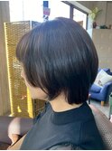 大人女性のためのナチュラルグレイカラー仕上げ/くびれボブ