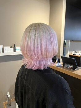 派手髪・ハイトーンカラー・デザインカラー・ブリーチ専門美容室の写真/最新トレンドハイトーンカラーをお手頃価格で！学割U24クーポンでおしゃれを楽しもう☆