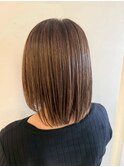 切りっぱなしボブ×ナチュラルベージュ