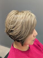ジールヘアー(GIIL HAIR) アシンメトリーショートスタイル/クールベージュカラー