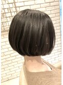 毛筋が綺麗なストレートボブ