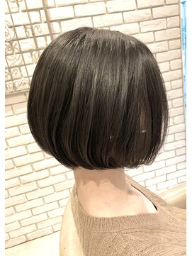 リュドール 名駅(Rue D'or) 毛筋が綺麗なストレートボブ