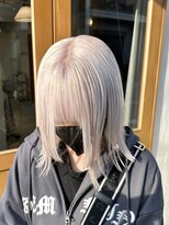 マニア(mania.)&nbsp;ホワイトカラーシルバーカラーハイトーンボブ顔まわりレイヤー