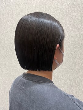 アクセ 20代30代大人かわいいツヤ感前下がり黒髪ショートボブ