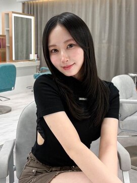 エルサザビューティー 神戸三宮(Elsa the beauty) ロングレイヤー レイヤーカット 韓国風レイヤー 顔まわりカット