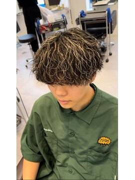 オーシャントーキョー 仙台(OCEAN TOKYO) ハイライト波巻きツイストスパイラルツーブロックメンズパーマ