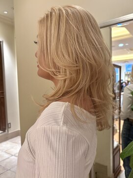 ビュートリアム265(BEAUTRIUM 265) ★ハイレイヤーカット/レイヤー/全頭ブリーチ/バタフライカット