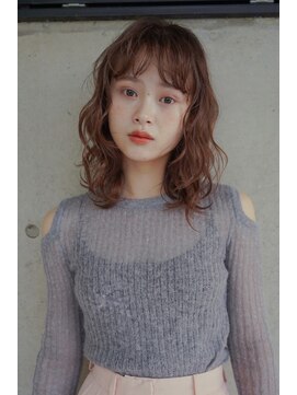 タス(tas) ミディアムパーマ 似合わせ顔周りカット顔まわりレイヤーカット