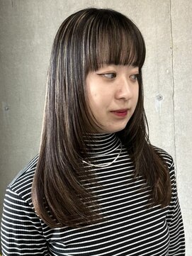 ルイ(ROUIS produced by LUCK 津田沼) 白髪ぼかしハイライト/顔周りレイヤーカット.バズカット