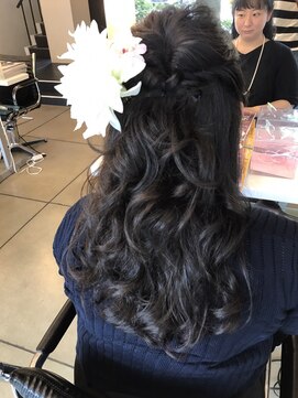 アール サロン ナゴヤ(Rr SALON NAGOYA) くるりんぱのハーフアップアレンジ♪