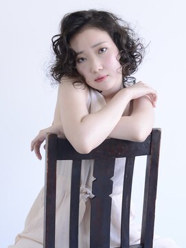 ロアー ヘアー マックイーン 流山おおたかの森店(RAWR hair McQueen) カーリーパーマ_大人ボブ_ウエットスタイル