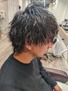 コワファーストナガサキシャンプーボーイ(COIFF1RST NAGASAKI SHAMPOO BOY) ツイストスパイラルパーマ×ウルフマッシュ