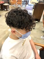 ベル(BELL)&nbsp;クセ毛を生かすツーブロックフェードカット【BELL用賀/桜新町】