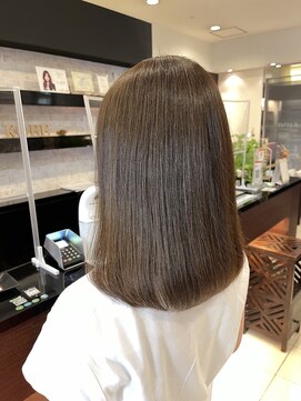 カミエ(kamie) ◎ ブリーチなし　ミルクティーベージュ　神戸　三宮