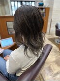 グレージュ／グレーヘアー／レイヤーカット／暗髪