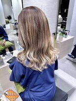 ステア ケース(stair case)&nbsp;ハイライトバレイヤージュMIX ミルクティー　レイヤーカット