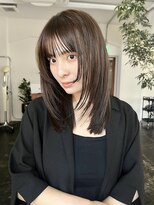 ミディアム顔まわりレイヤー