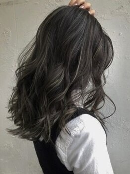 ヘア ディレクション ギルダーツ(HAIR direction GILDARTS)の写真/大人女性を虜にする人気実力派サロン◎繰り返しても髪に優しいカラーでツヤ感あふれる上品な仕上がりへ─。