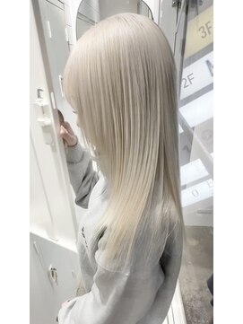 ミラ 新宿(MILA) ホワイトベージュ/ケアブリーチ/ダブルカラー
