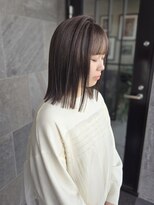 メゾン アヴァロ(Maison Avallo)&nbsp;アッシュブラウン切りっぱなしロブ