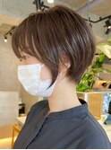 横浜西口くびれショート切りっぱなしボブベージュカラー30代◎