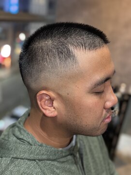 メグロバーバーショップロッポンギ 目黒六(MEGURO BARBER SHOP 6PPONGI) 坊主フェード