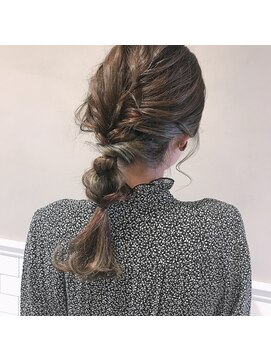 フェンヘアーアイス 中目黒(Fen.hair ici) ポイントカラー ロングヘア ヘアアレンジ ベージュ