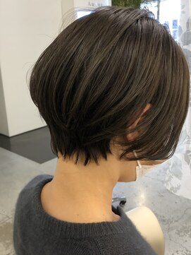 パシフィックダズールバトン(Pacific Dazzle baton) くせ毛ショート