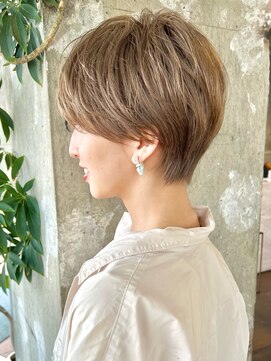 ロビー 表参道(ROBBY) 耳掛けマッシュショート／アッシュベージュ／表参道／40代50代