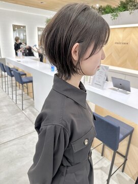 ステア ケース(stair case) 大人黒髪外ハネショートウルフサイドバング髪質改善