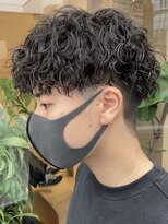 マグ カーネ バイ フィフス(Mag KANE by fifth) ツイストスパイラルパーマメンズマッシュセンターパートウルフ