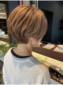 《Kubu hair》脱白髪染め×ハイライト×ショート