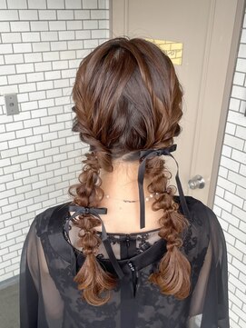 ソノ(sono) 編みおろし ツインアレンジ リボン 参列ヘア 推し活ヘア