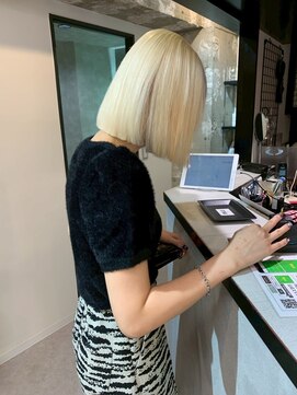 ペレ 原宿(PELE) ダブルカラー/ケアブリーチ/羽エクステ/原宿