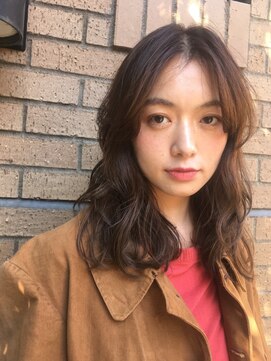 ヌイ(nui) nui  センターパート　ルーズウェーブ