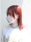レッドカラーの切りっぱなしボブ
